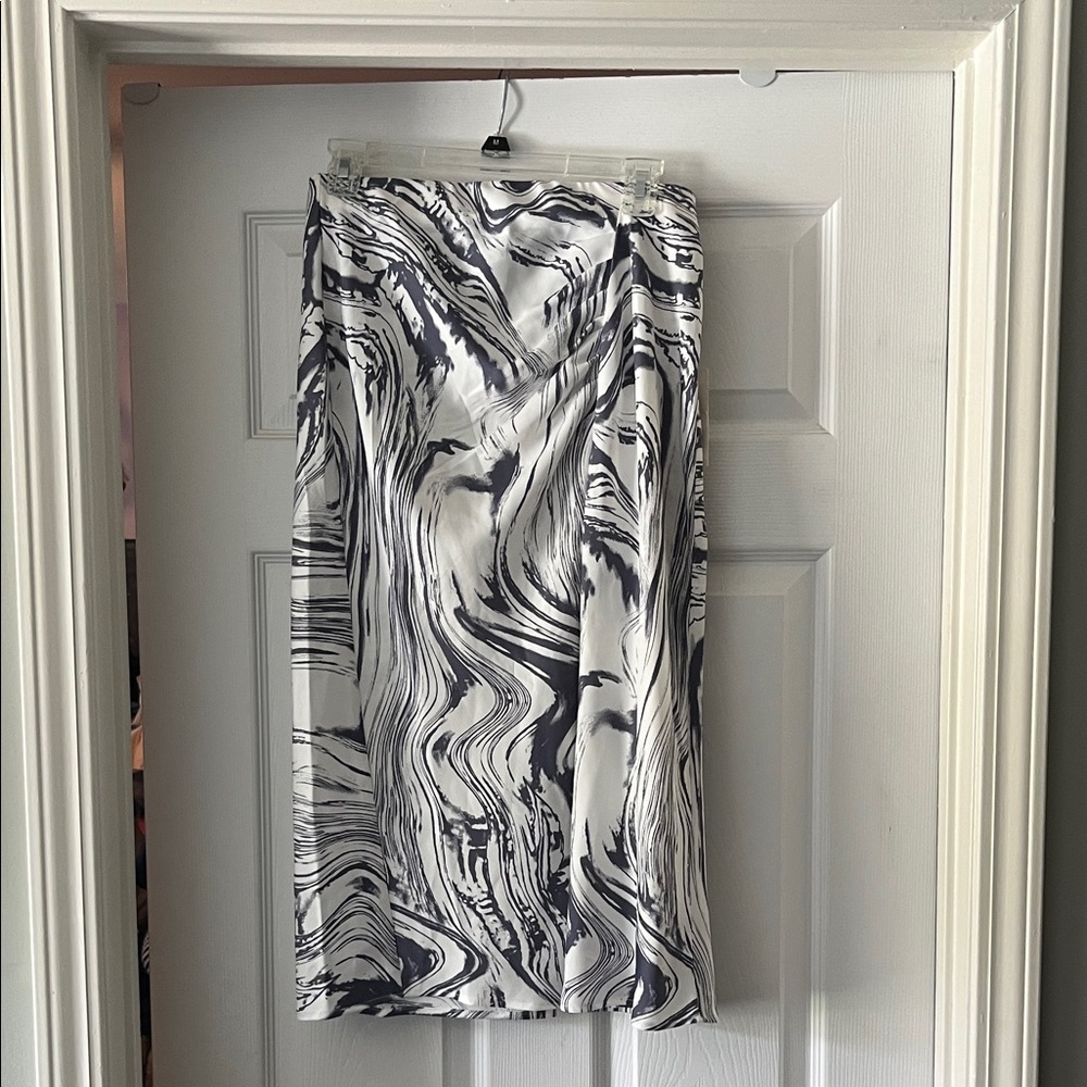 Elegant Blue  and White Marble Print Skirt